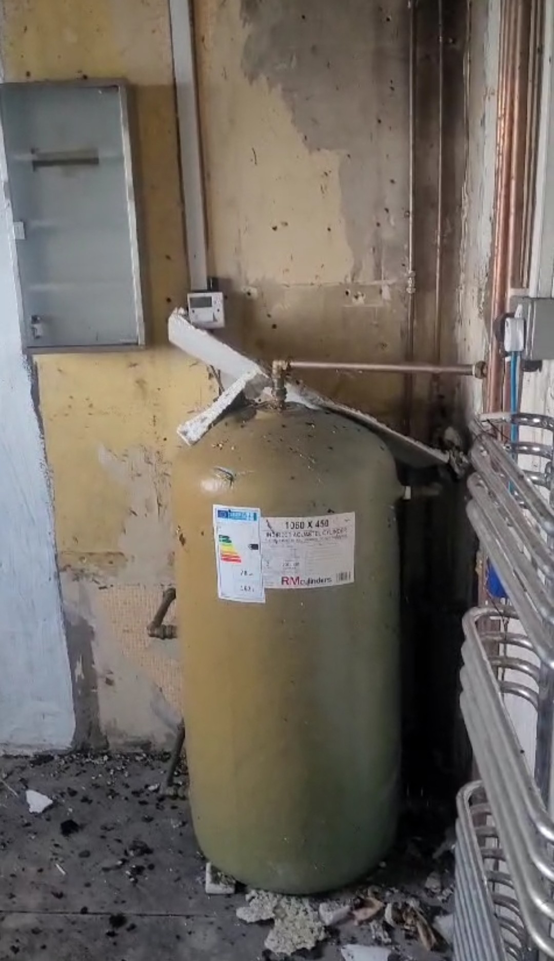 Hot water tank before removal